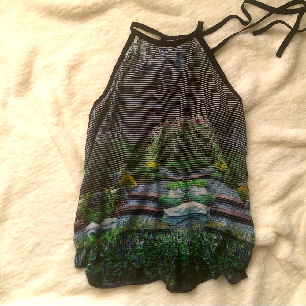 Forever 21 tie neck top with scenery